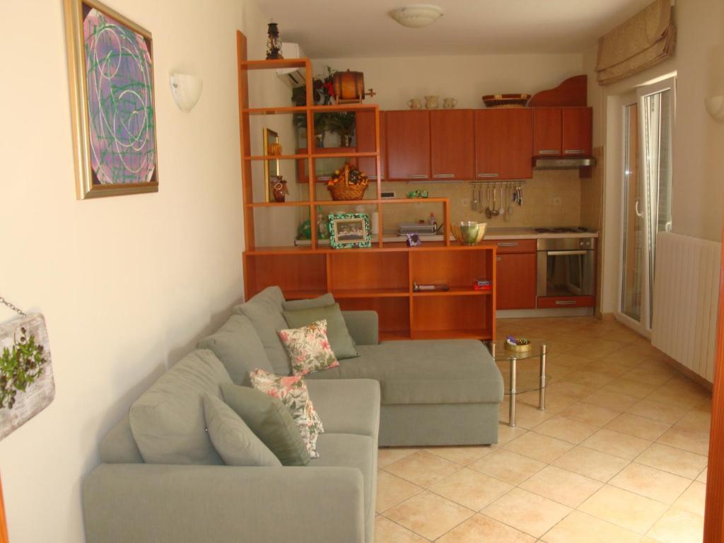 Apartments Mogorovic Moscenicka Draga Bilik gambar